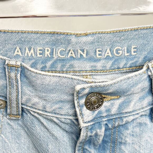 AMERICAN EAGLE OUTFITTERS Mom Jean High-Rise Distressed Light Blue Wash Size 0 - Picture 10 of 13